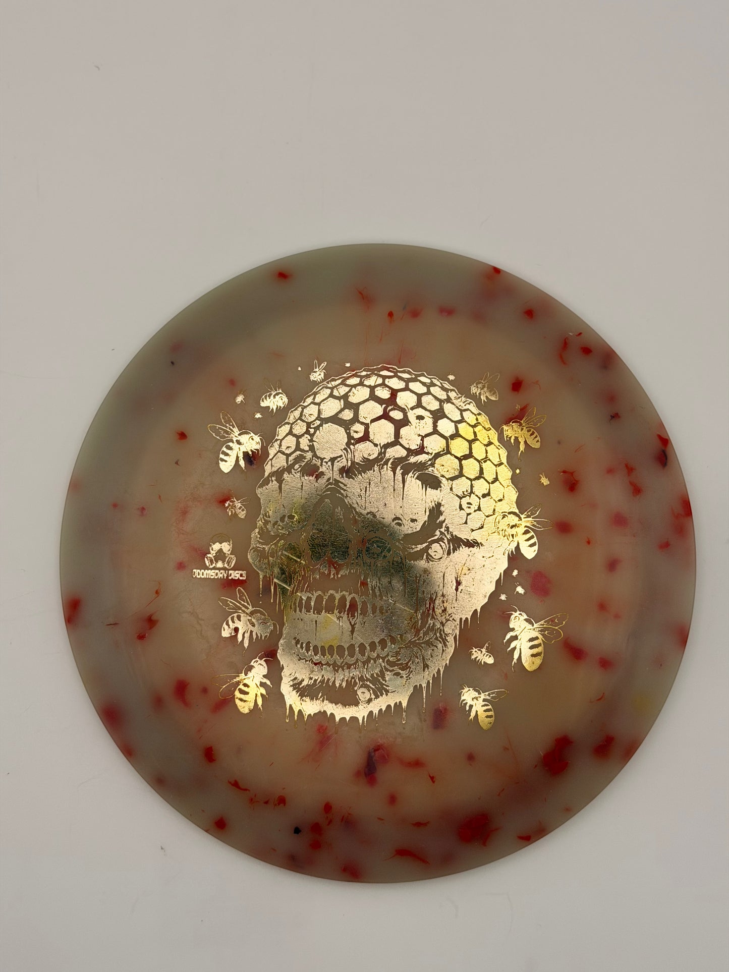 Used Doomsday Discs Distance Driver – Honeycomb Skull Gold Stamp (170g)