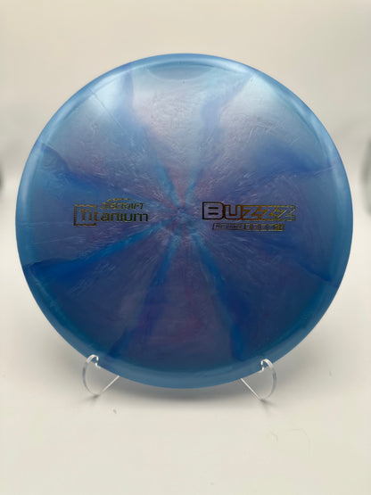 Discraft Titanium Buzzz | Straight Midrange Disc with Swirl Plastic